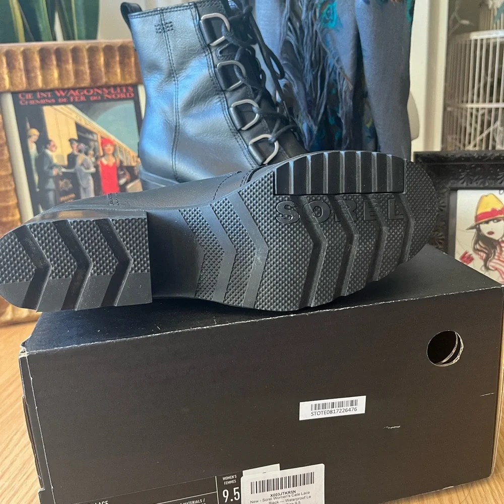 Sorel Black Lace Up Boots (like NEW with box) - Picture 3 of 3